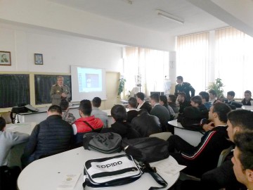 Centrul Militar Zonal şi-a prezentat oferta educaţională la Liceul de Electrotehnică şi Telecomunicaţii